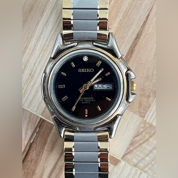 Seiko Men’s Watch Diamond Vintage Black Dial New Two Tone Stretch Bracelet Date - Picture 3 of 11
